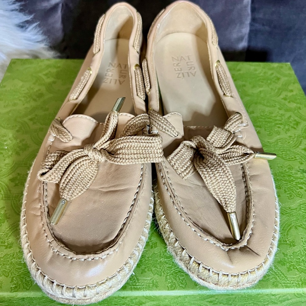 Naturalizer Women's Beige Loafers with Bow Detail